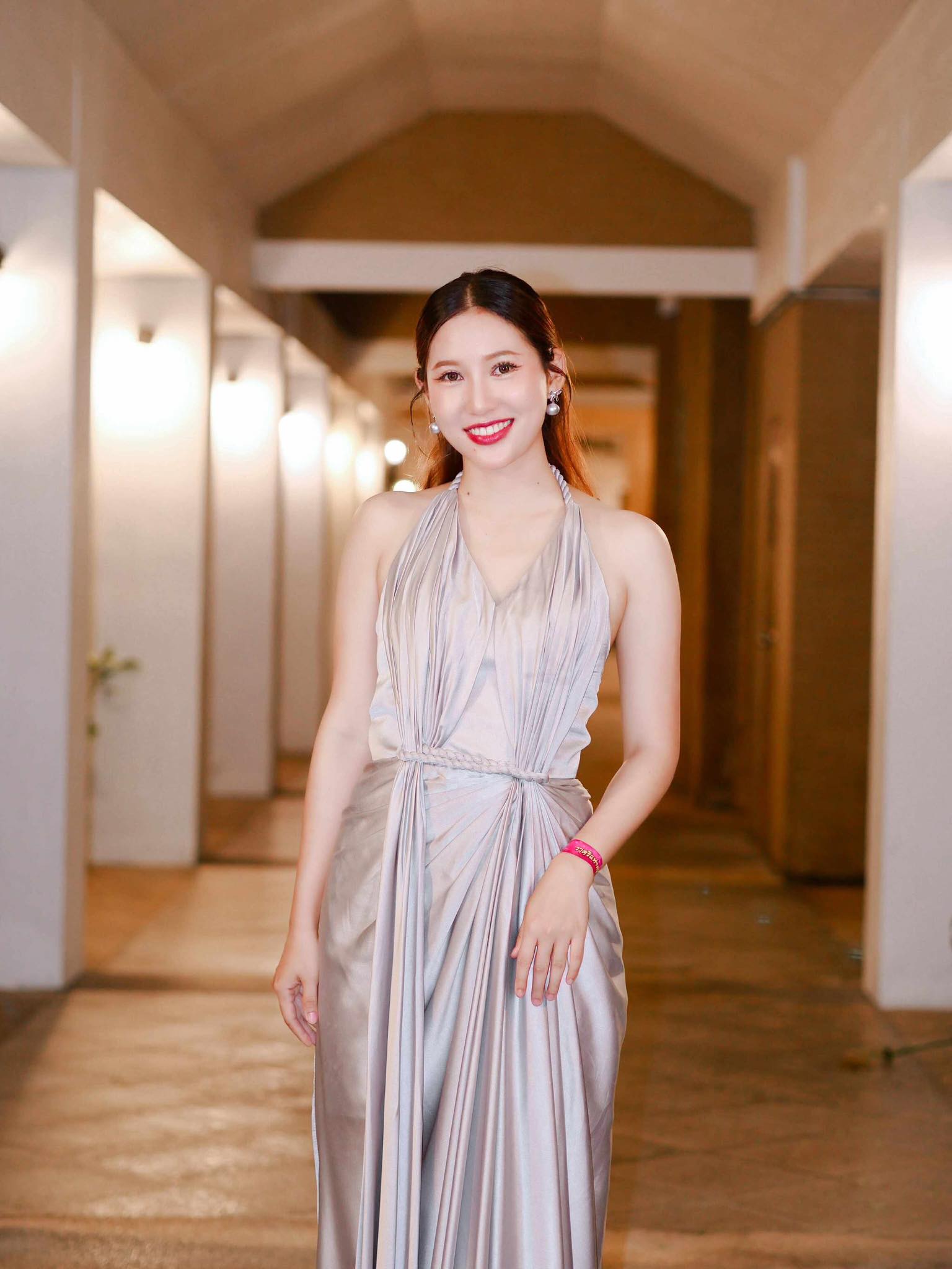 ชุดราตรีออกง